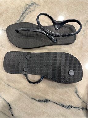 Women’s Havaianas Black Flip Flop Sandals - Classic Casual
